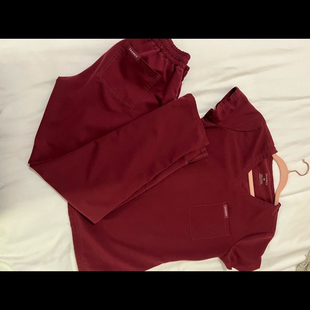 Jaanuu scrubs set
